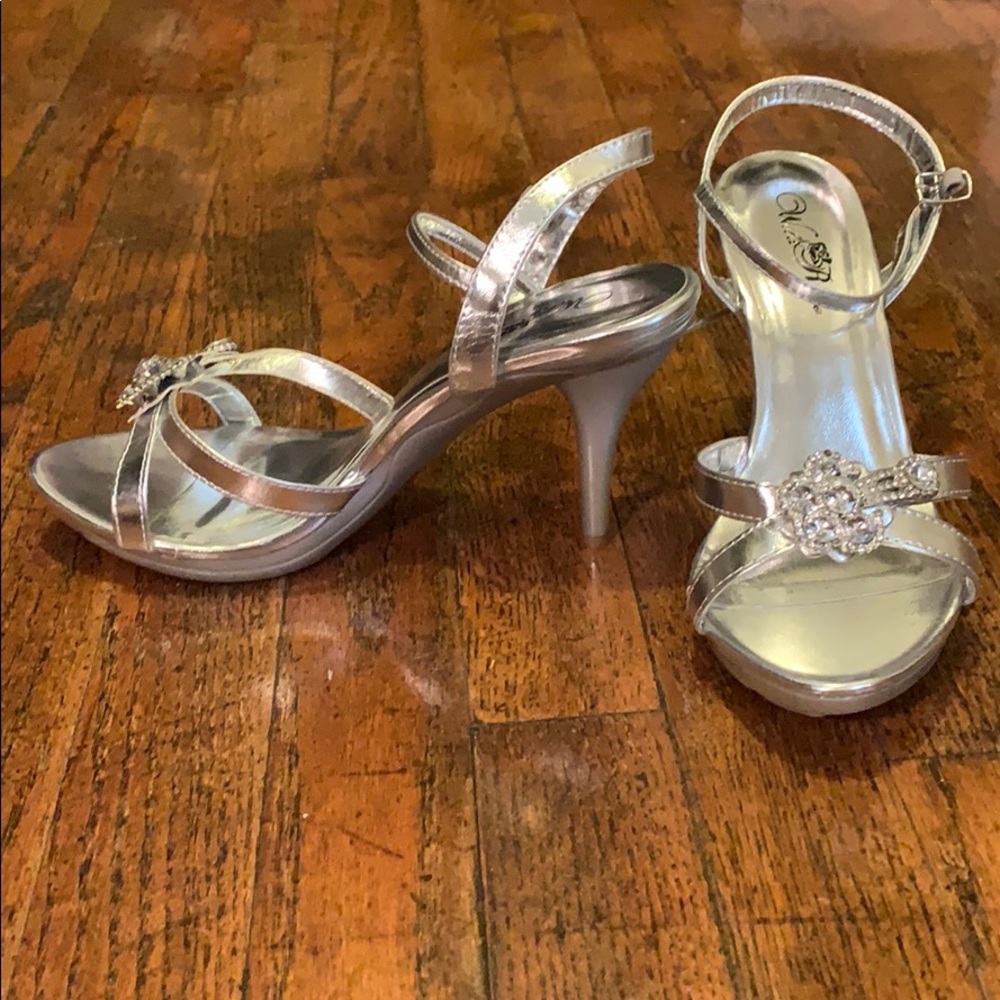 Heels - Picture 2 of 4